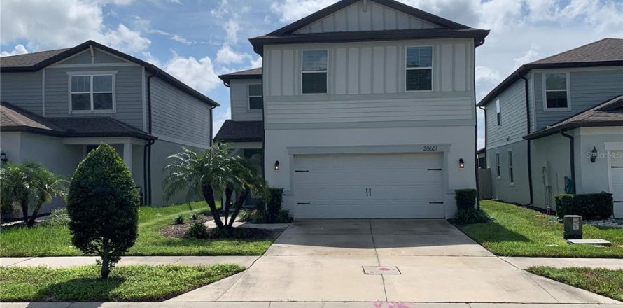 House in Land O' Lakes, Florida 5 bedrooms, 242.94 sq.m. № 2428886
