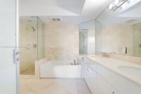 Condominio en venta en Miami Beach, Florida, 2 dormitorios, 129.32 m2 № 1748769 - foto 15