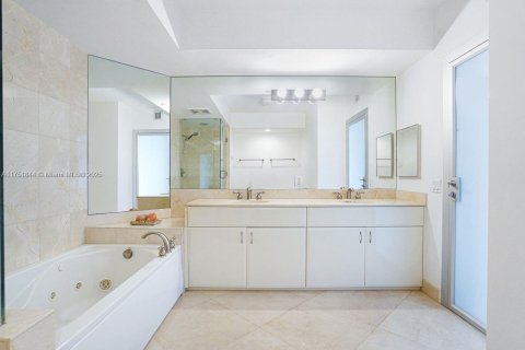 Condominio en venta en Miami Beach, Florida, 2 dormitorios, 129.32 m2 № 1748769 - foto 16