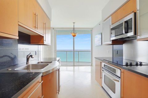 Condominio en venta en Miami Beach, Florida, 2 dormitorios, 129.32 m2 № 1748769 - foto 10