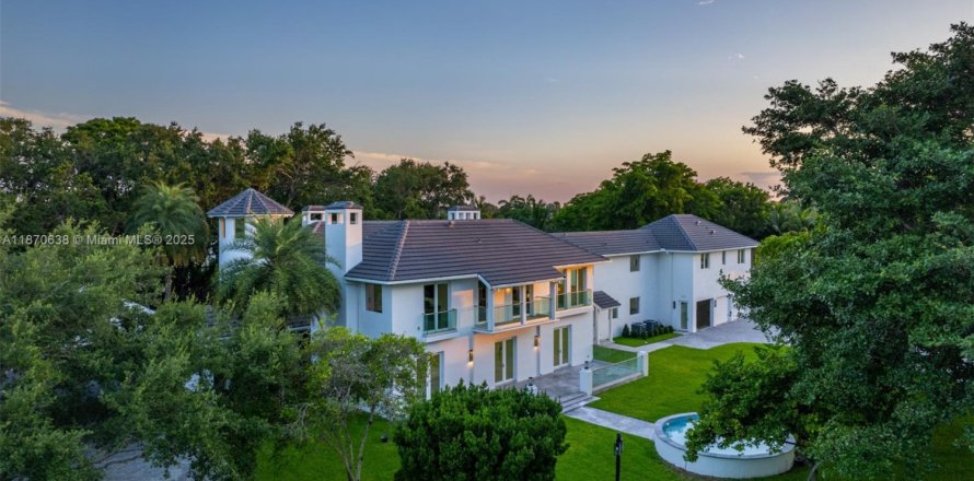 Villa ou maison à Palmetto Bay, Floride 8 chambres, 755.2 m2 № 1980441