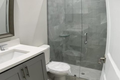 Commercial property in Palm Springs, Florida 2 bedrooms, 319.4 sq.m. № 1119857 - photo 1