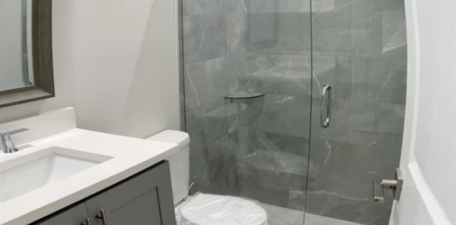 Immobilier commercial à Palm Springs, Floride 2 chambres, 319.4 m2 № 1119857