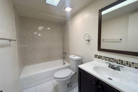 Copropriété à vendre à Sunrise, Floride: 2 chambres, 101.26 m2 № 1968887 - photo 13