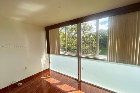 Copropriété à vendre à Sunrise, Floride: 2 chambres, 101.26 m2 № 1968887 - photo 9