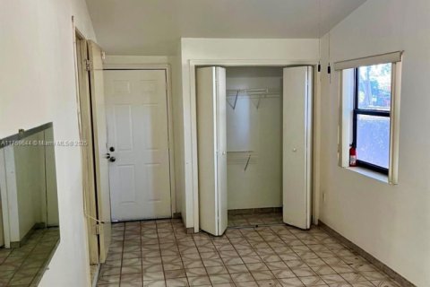 Casa en venta en Hialeah, Florida, 4 dormitorios, 138.61 m2 № 1883827 - foto 19