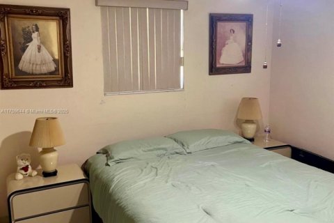 Casa en venta en Hialeah, Florida, 4 dormitorios, 138.61 m2 № 1883827 - foto 18