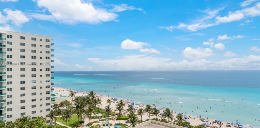 Condominio en Hollywood, Florida, 1 dormitorio № 1830652