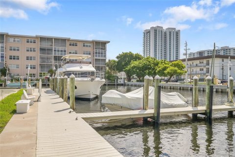 House in Lauderdale-by-the-Sea, Florida 2 bedrooms, 158.96 sq.m. № 2056138 - photo 25