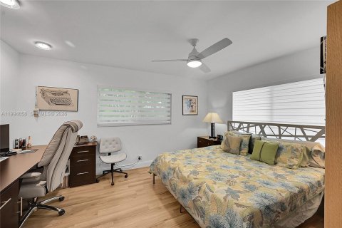 House in Lauderdale-by-the-Sea, Florida 2 bedrooms, 158.96 sq.m. № 2056138 - photo 22