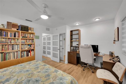 House in Lauderdale-by-the-Sea, Florida 2 bedrooms, 158.96 sq.m. № 2056138 - photo 21