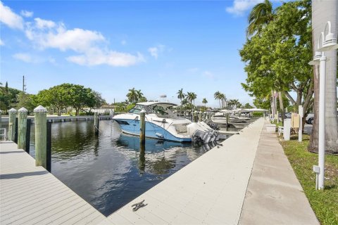 House in Lauderdale-by-the-Sea, Florida 2 bedrooms, 158.96 sq.m. № 2056138 - photo 26