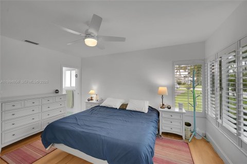 House in Lauderdale-by-the-Sea, Florida 2 bedrooms, 158.96 sq.m. № 2056138 - photo 17