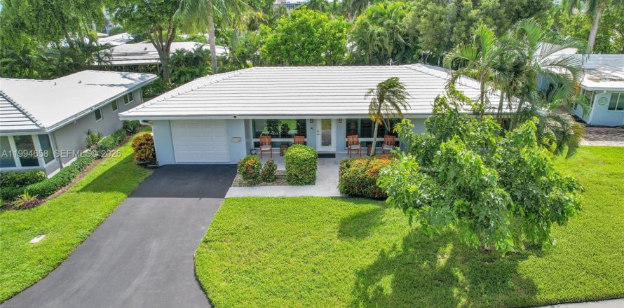 House in Lauderdale-by-the-Sea, Florida 2 bedrooms, 158.96 sq.m. № 2056138