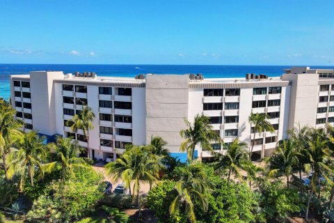 Condo in Ocean Ridge, Florida, 2 bedrooms  № 748092 - photo 1