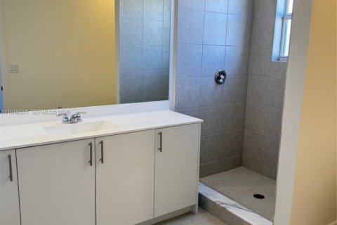 Townhouse in Miami, Florida 3 bedrooms № 2002820 - photo 25