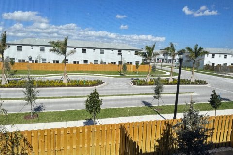 Townhouse in Miami, Florida 3 bedrooms № 2002820 - photo 28