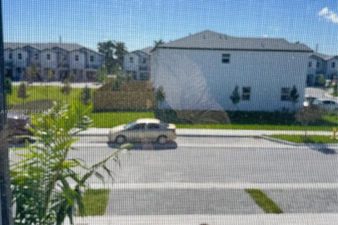 Townhouse in Miami, Florida 3 bedrooms № 2002820 - photo 20