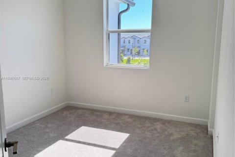 Townhouse in Miami, Florida 3 bedrooms № 2002820 - photo 18