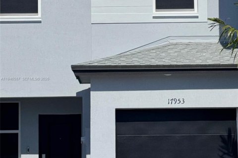 Townhouse in Miami, Florida 3 bedrooms № 2002820 - photo 2