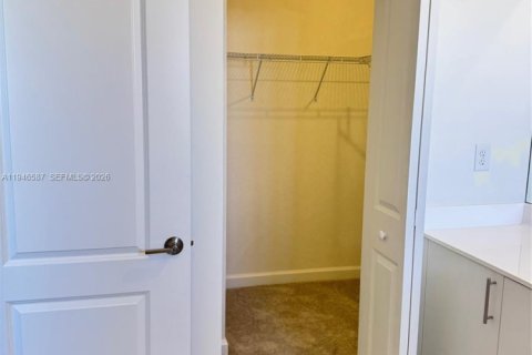 Townhouse in Miami, Florida 3 bedrooms № 2002820 - photo 27