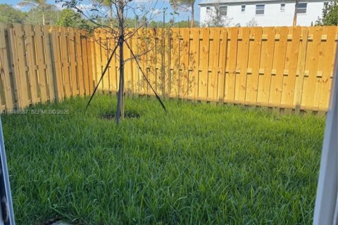 Townhouse in Miami, Florida 3 bedrooms № 2002820 - photo 14