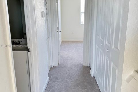 Townhouse in Miami, Florida 3 bedrooms № 2002820 - photo 23