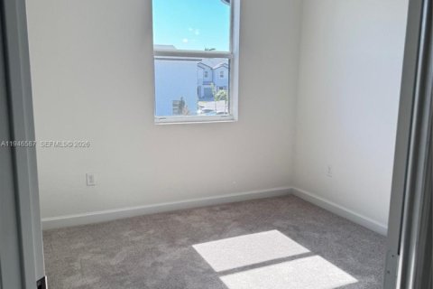 Townhouse in Miami, Florida 3 bedrooms № 2002820 - photo 19