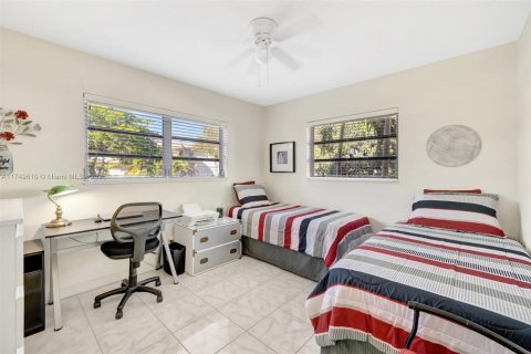 Condominio en venta en Lauderdale Lakes, Florida, 2 dormitorios, 87.7 m2 № 1934907 - foto 17