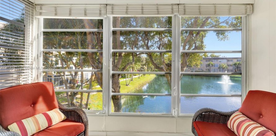 Condominio en Lauderdale Lakes, Florida, 2 dormitorios  № 1934907
