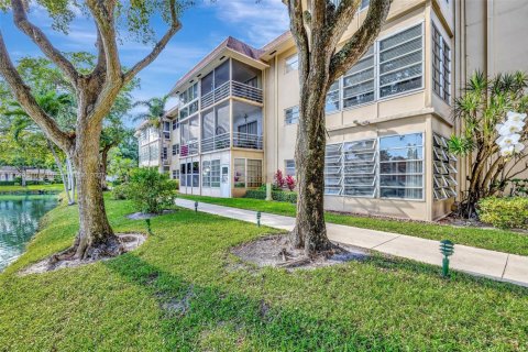 Condominio en venta en Lauderdale Lakes, Florida, 2 dormitorios, 87.7 m2 № 1934907 - foto 19