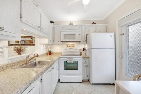 Condominio en venta en Lauderdale Lakes, Florida, 2 dormitorios, 87.7 m2 № 1934907 - foto 6