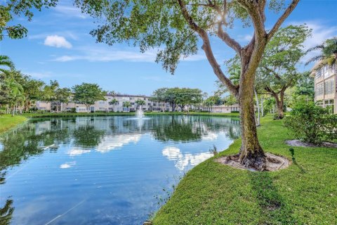 Condominio en venta en Lauderdale Lakes, Florida, 2 dormitorios, 87.7 m2 № 1934907 - foto 21