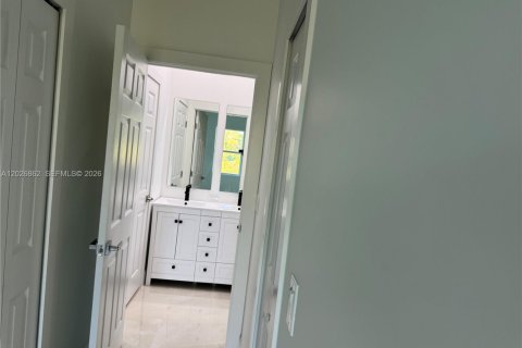 Купить виллу или дом в Лихай-Эйкерс, Флорида 3 спальни, 192.59м2, № 2085353 - фото 9
