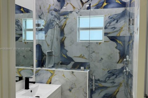 Купить виллу или дом в Лихай-Эйкерс, Флорида 3 спальни, 192.59м2, № 2085353 - фото 8
