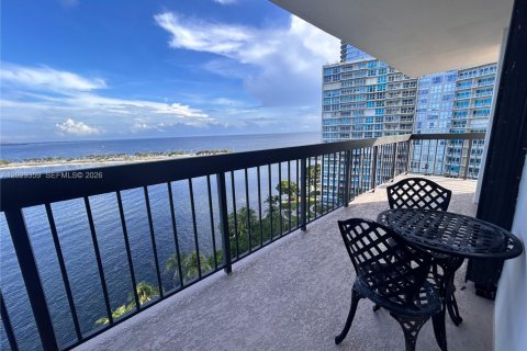 Купить кондоминиум в Майами, Флорида 2 спальни, 135.64м2, № 2145869 - фото 12