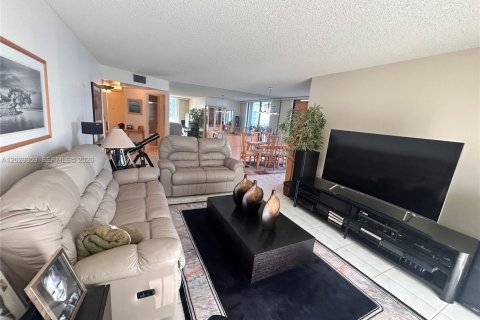 Купить кондоминиум в Майами, Флорида 2 спальни, 135.64м2, № 2145869 - фото 7