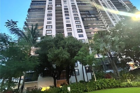 Купить кондоминиум в Майами, Флорида 2 спальни, 135.64м2, № 2145869 - фото 22