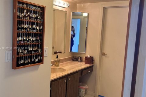Купить кондоминиум в Майами, Флорида 2 спальни, 135.64м2, № 2145869 - фото 9
