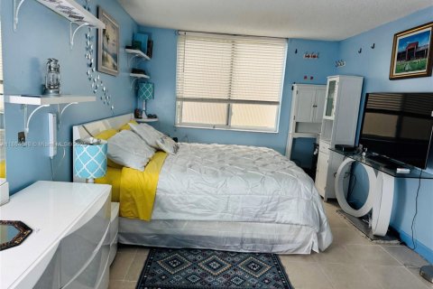 Copropriété à vendre à Lauderdale Lakes, Floride: 1 chambre, 65.5 m2 № 1978375 - photo 1