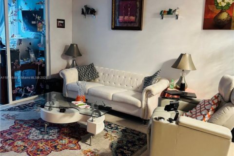 Copropriété à vendre à Lauderdale Lakes, Floride: 1 chambre, 65.5 m2 № 1978375 - photo 4