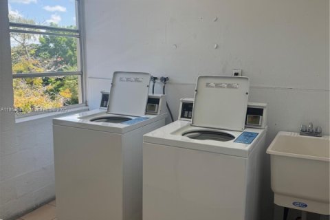 Copropriété à vendre à Lauderdale Lakes, Floride: 1 chambre, 65.5 m2 № 1978375 - photo 23