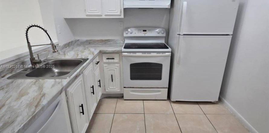 Condo in Miami, Florida, 2 bedrooms № 1833931