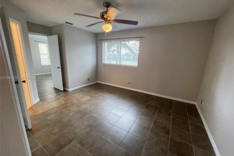 Condominio en alquiler en Margate, Florida, 2 dormitorios, 95.41 m2 № 2057460 - foto 11