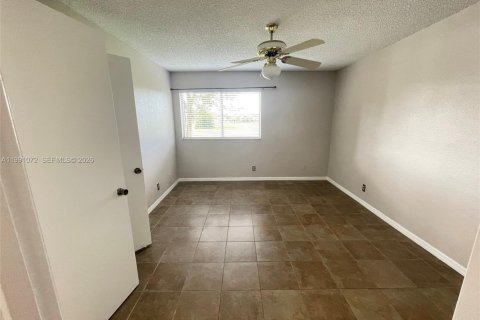 Condominio en alquiler en Margate, Florida, 2 dormitorios, 95.41 m2 № 2057460 - foto 8