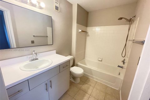 Condominio en alquiler en Margate, Florida, 2 dormitorios, 95.41 m2 № 2057460 - foto 13