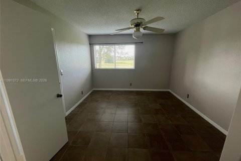 Condominio en alquiler en Margate, Florida, 2 dormitorios, 95.41 m2 № 2057460 - foto 9