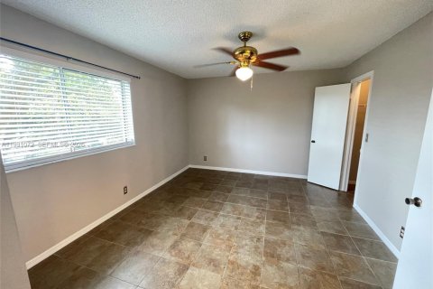 Condominio en alquiler en Margate, Florida, 2 dormitorios, 95.41 m2 № 2057460 - foto 12