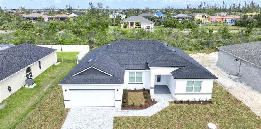 Casa en Port Charlotte, Florida 4 dormitorios, 176.79 m2 № 1813742