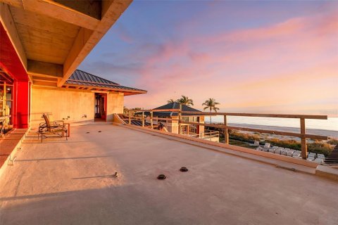 House in Longboat Key, Florida 11 bedrooms, 1597.83 sq.m. № 2204464 - photo 16